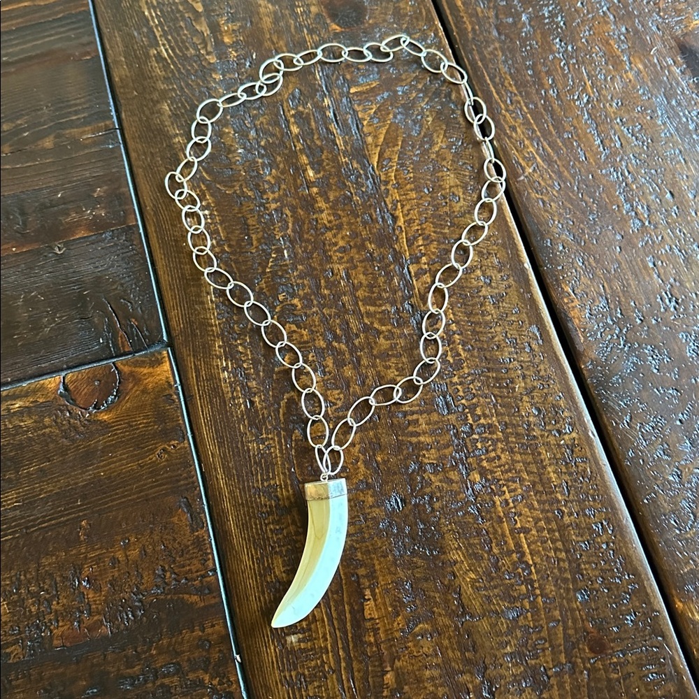 Elegant sterling silver and Cream Italian horn necklace